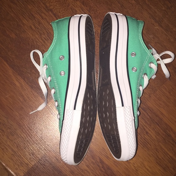 SOLD!! Converse All Star sneakers women’s size 6 - Picture 6 of 8